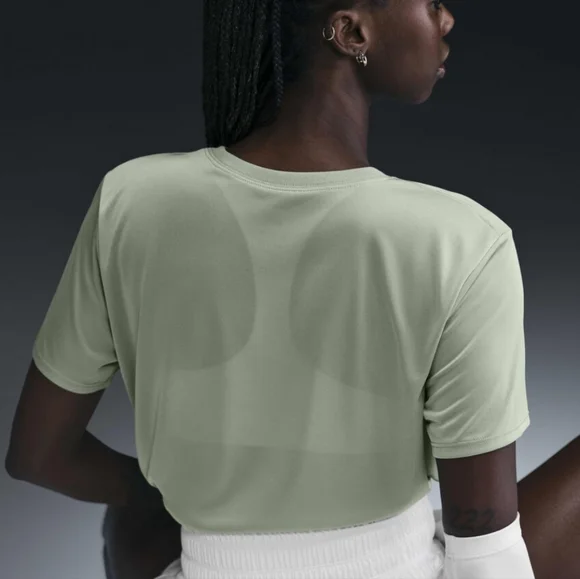 Nike Dri-Fit Training Short Sleeve Tee New With Tags - Picture 2 of 9